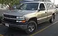 1999–2002 Chevrolet Silverado 1500 Regular Cab with bed cap