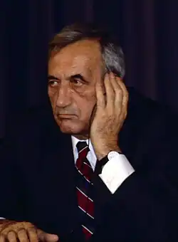 (Tadeusz Mazowiecki) Rueda de prensa de Felipe González con el primer ministro de Polonia. Pool Moncloa. 26 de septiembre de 1990 (cropped).jpeg