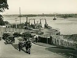 Photograph of the Jeffrey Street ferry terminal with cars and horse-drawn carriages