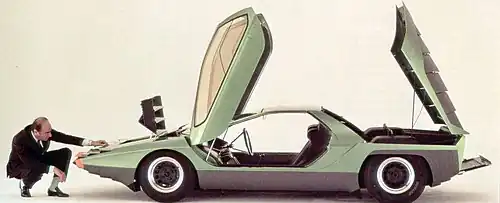 Nuccio Bertone next to the Carabo