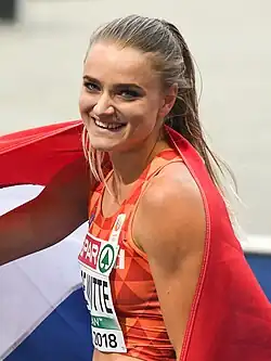 Lisanne de Witte with a Dutch flag over her shoulders