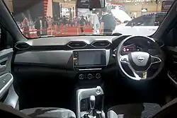 Interior (pre-facelift)