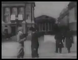 The protagonist on the Place de la Concorde