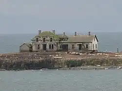 Abandoned lighthouse-keeper building, Año Nuevo Island