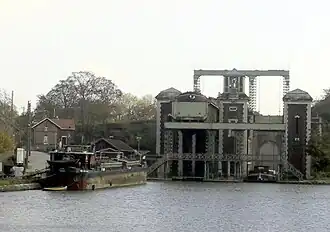 The Fontinettes boat lift