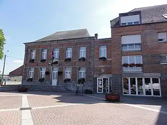 The town hall in Avesnelles