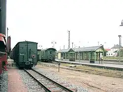 Radebeul Ost station: old goods yard; new waiting room, narrow-gauge wagons