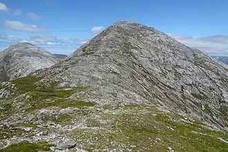 Bencorr (c), with Bencollaghduff (back left), from Derryclare