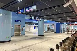 Line 12 concourse (west side)