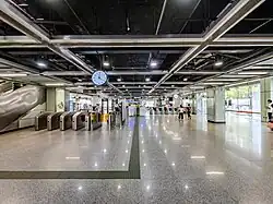 Line 6 concourse