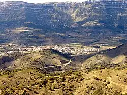 The town with the massive escarpments in the background