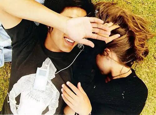 Image 7A young couple listening to music on an iPod Mini, 2006 (from Album era)