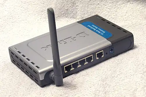 Dual band 2.4 and 5&nbsp;GHz monopole antenna on a home Wi-Fi router