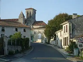 The church and surroundings in Écurat