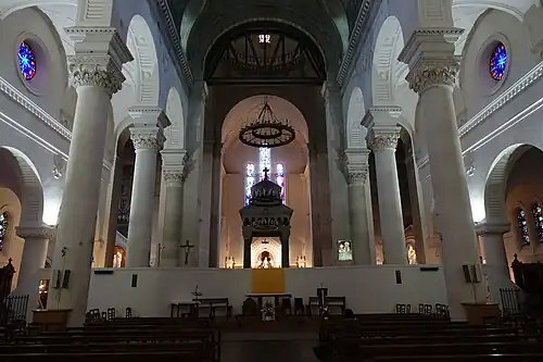 The nave facing the choir