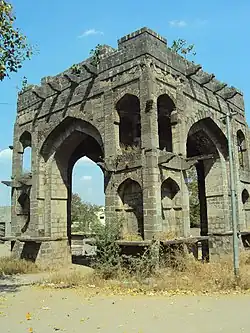 Five Stone Gates, Tisgaon