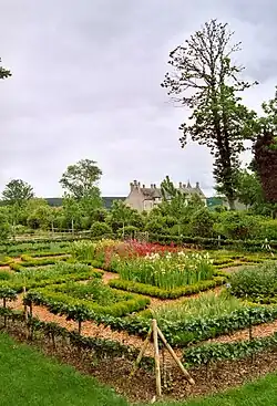 The gardens of the château
