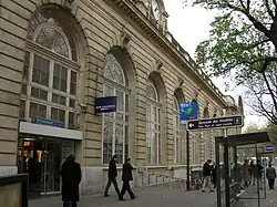 Street-level entrance at Invalides