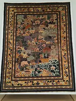 Imperial Chinese carpet depicting "The eight horses of King Mu". China, 19th century, Museum für Kunst und Gewerbe