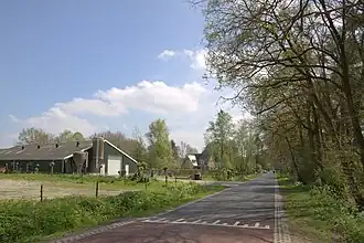 Hie zien we een gedeelte van Hees vanaf het kruispunt van de buurtschappen Wieksloot en Hees