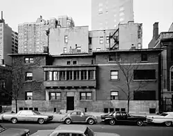 View of the house's eastern facade in the late 20th century. An annex has been built on the south, or right, side of the house.