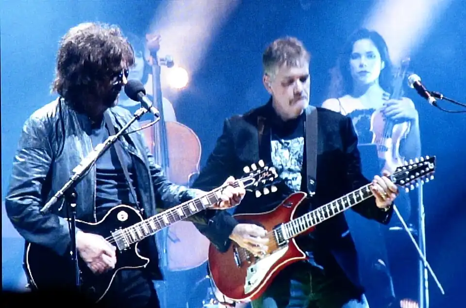 Jeff Lynnes ELO LIve at the Genting Arena, NEC 17th April 2016 (26511284215).jpg