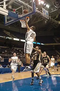 Joe Mazzulla playing basketball at Bishop Hendricken High School in 2005