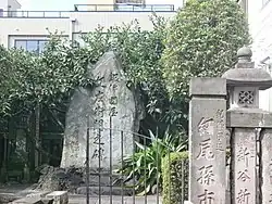 Kishu mandarin trees shading the grave of Kinokuniya Bunzaemon, a merchant who exported kishus to Edo.
