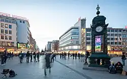 Kröpcke seen from the east looking towards Stone Gate plaza,&nbsp;[de ] Kröpcke clock shown at the right