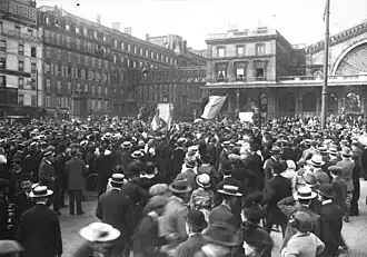 Crowd in front of the station.