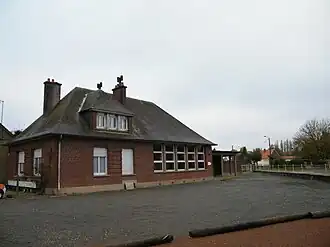 The town hall and school in Ligescourt