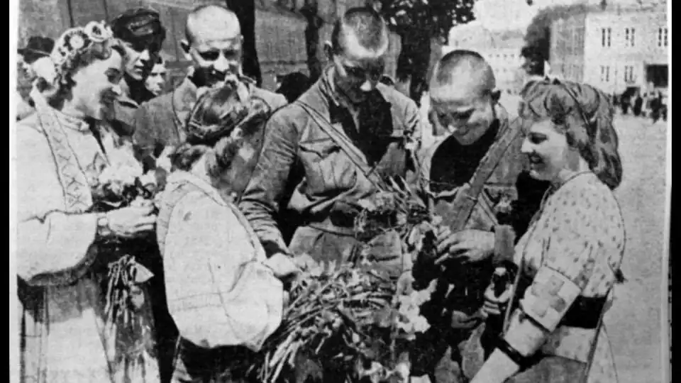 Lithuanian soldiers, liberated from the former Lithuanian corps of the Red Army, warmly greeted in Vilnius, Lithuania