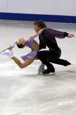 Pair sit and catch-foot layback (Lubov Iliushechkina & Nodari Maisuradze)