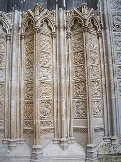 Sculpted medallions in the embrasures of the Portail des Librairies (north side)