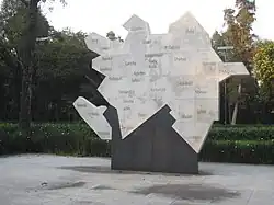 Picture of a big stone map of Azerbaijan. It features the Spanish name of some Azerbaijan cities.