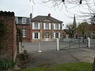 The town hall in Mouchy-le-Châtel