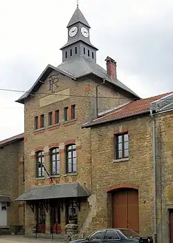 The town hall in Moulins-Saint-Hubert