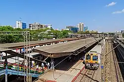 Khar Road station
