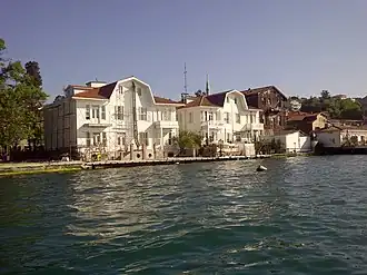 A group of seaside residences in Paşabahçe