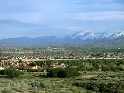 Palmdale, looking southeast toward SR&nbsp;14 and the San Gabriel Mountains