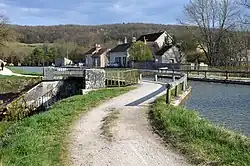 Aqueduct bridge of the Canal de Bourgogne over the Ouche River in Pont-d'Ouche