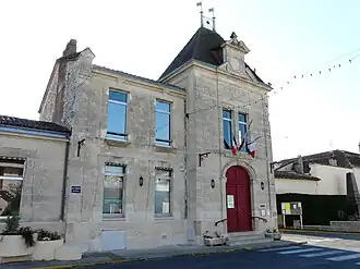 The town hall in Port-Sainte-Foy