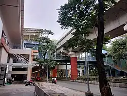 New metro station along with upcoming Yellow Line