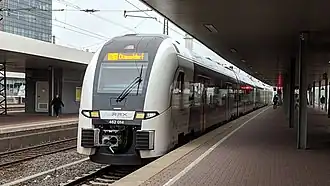 RRX 462 014 in Duisburg Hauptbahnhof.