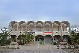 The town hall in Rodilhan