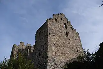 Stone building without roof. The wall on the right is almost completely destroyed.