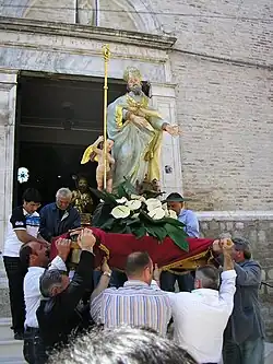 Procession of a statue at Bellante