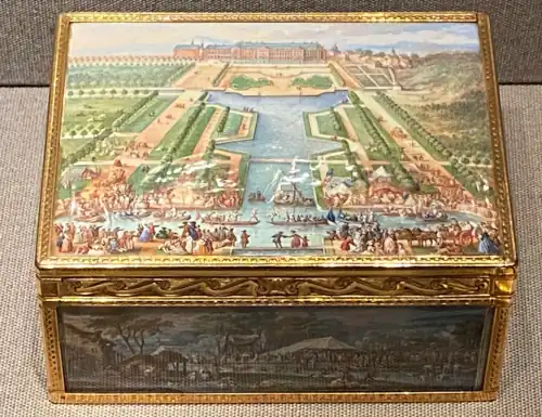 View of the palace on a snuffbox by Louis-Nicolas van Blarenberghe (1763-1764). The painting shows the Cardinal de Rohan receiving a lady in a tent, maybe Marie-Antoinette on her journey in 1770 to marry the Dauphin, later Louis XVI (if so, the miniature was a later addition to the snuffbox) (collections Waddesdon Manor)