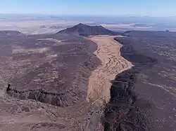 Hallat al-Badr with Thadra paleolake in foreground.