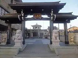 Komainu outside the gate of Saikouji in Toyohashi